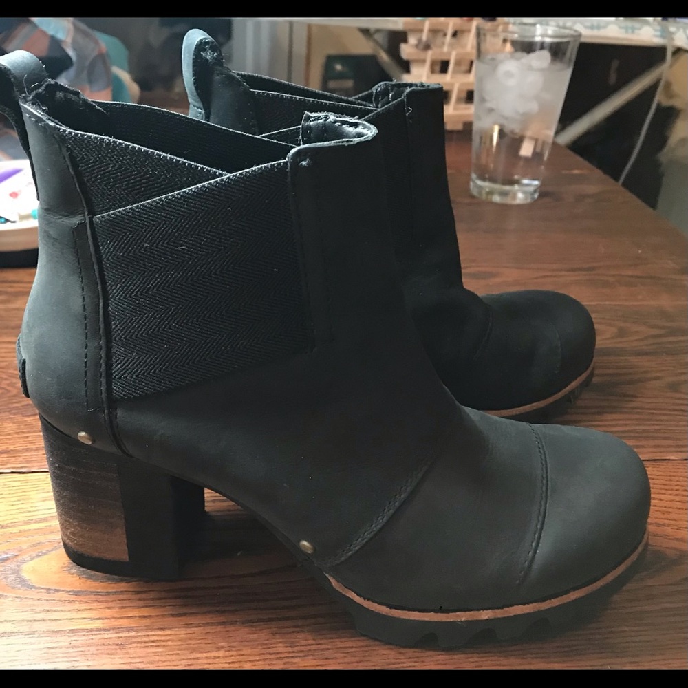 Black Sorel boots. Size 5.5.